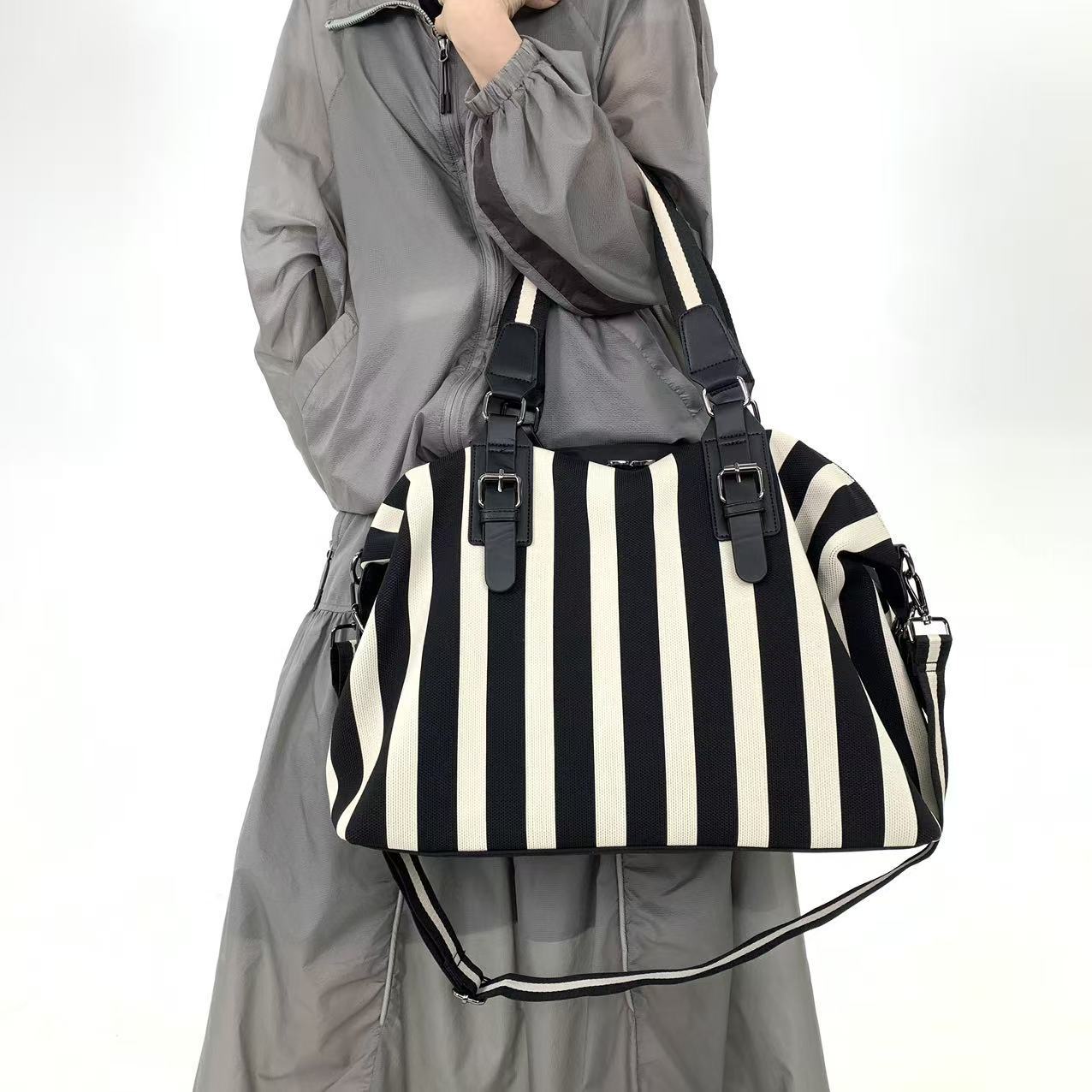 Travel Accessories B&M - Modna damska torebka w paski, uniwersalna,