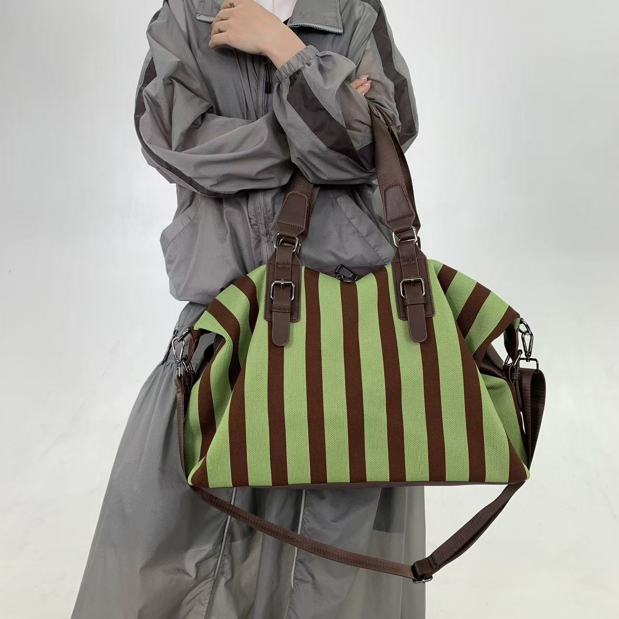 Modna damska torebka w paski,  – Travel Accessories B&M recenzja i cena