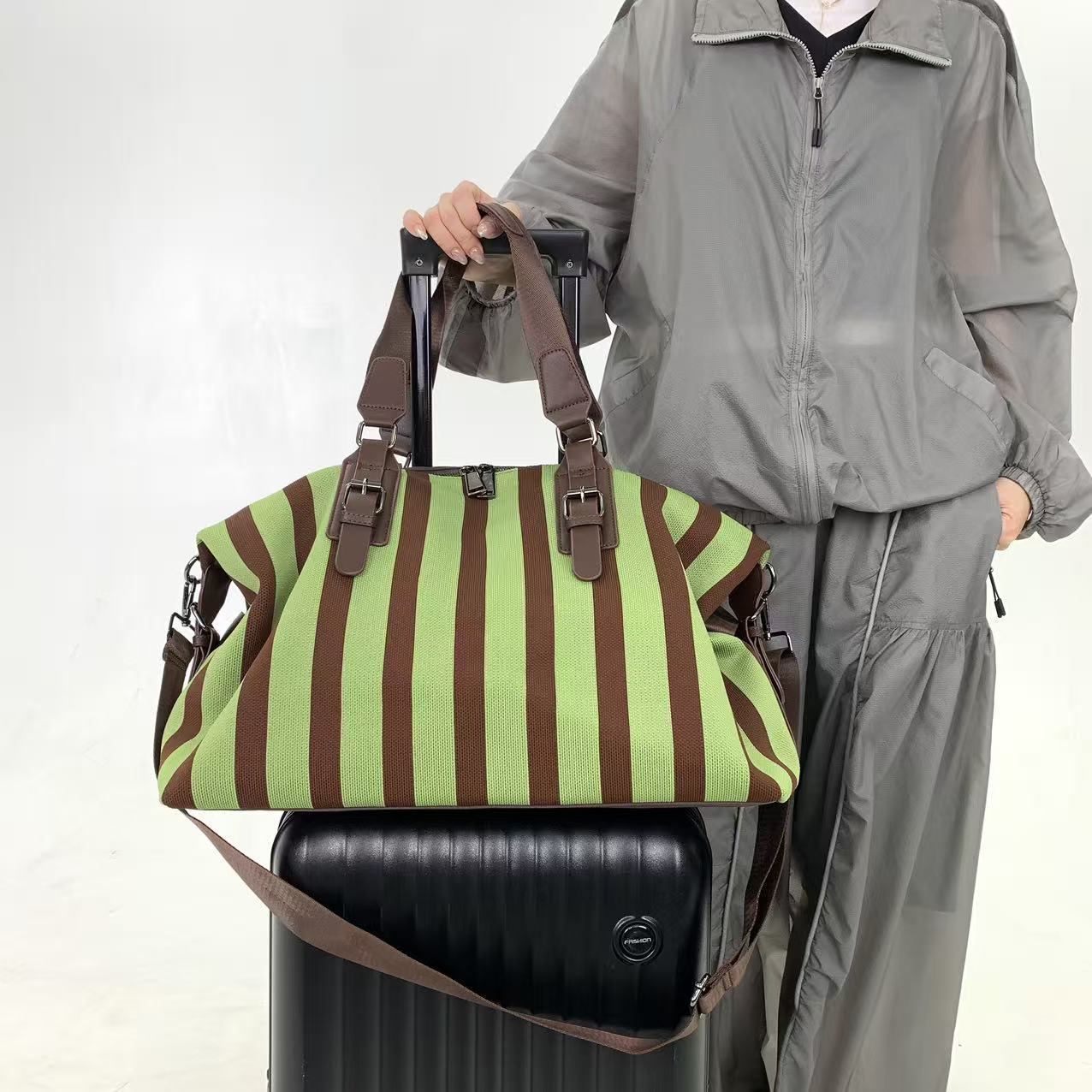 Modna damska torebka w paski,  – Travel Accessories B&M recenzja i cena