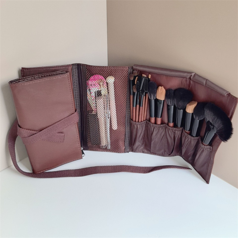 Skórzana kosmetyczka na pędzle – Travel Accessories Leather recenzja i cena